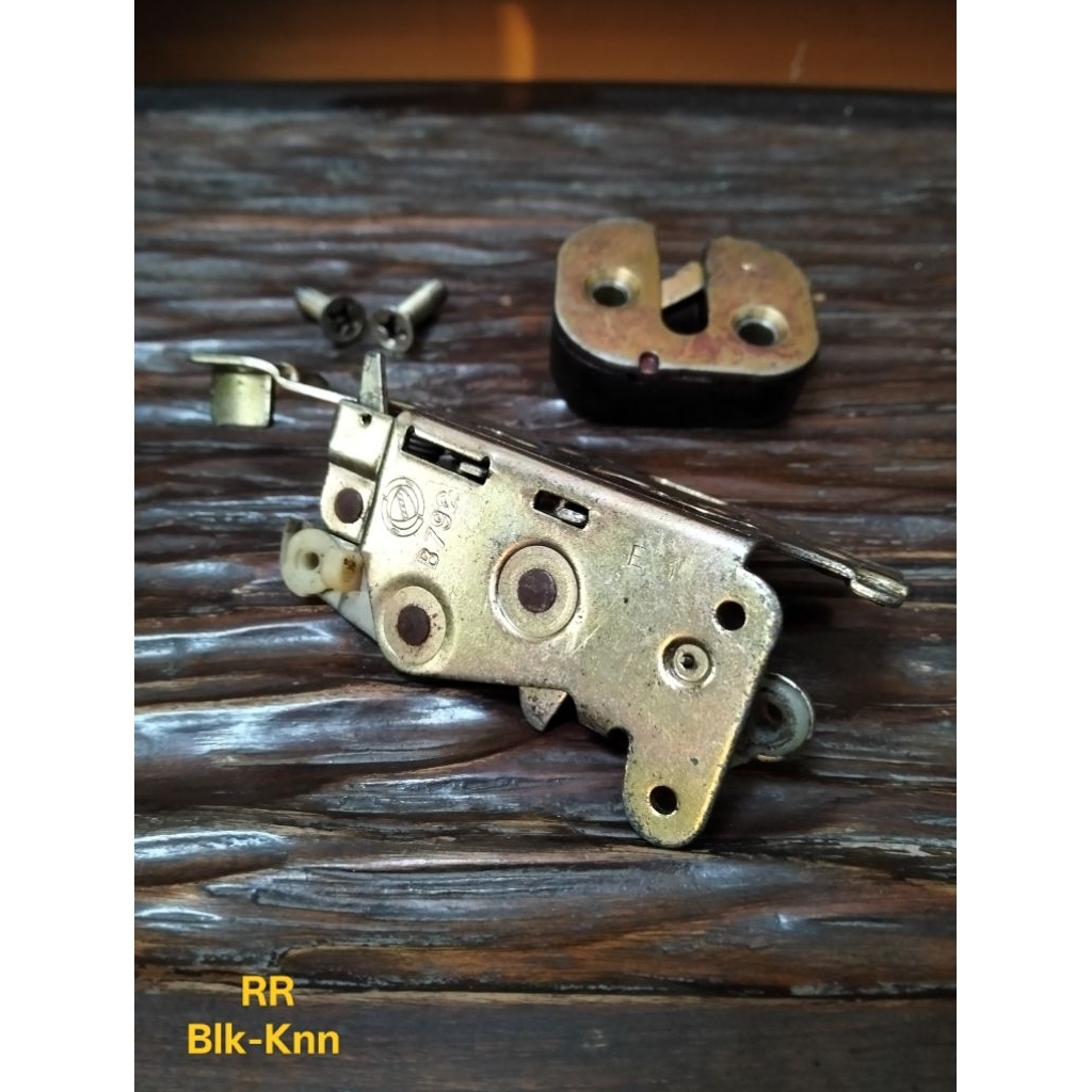 Door lock FIAT UNO Pintu Belakang