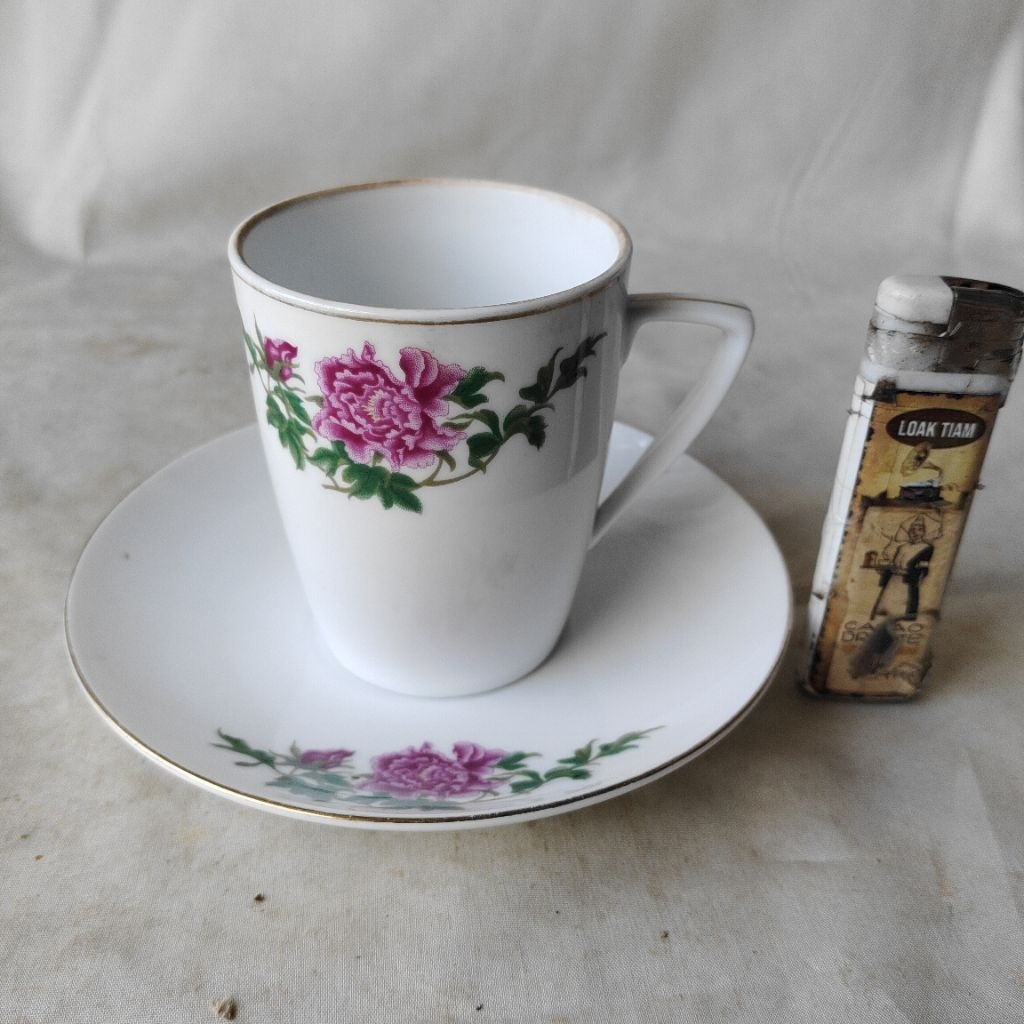 Pajangan Vintage Set Cangkir Keramik Siku
