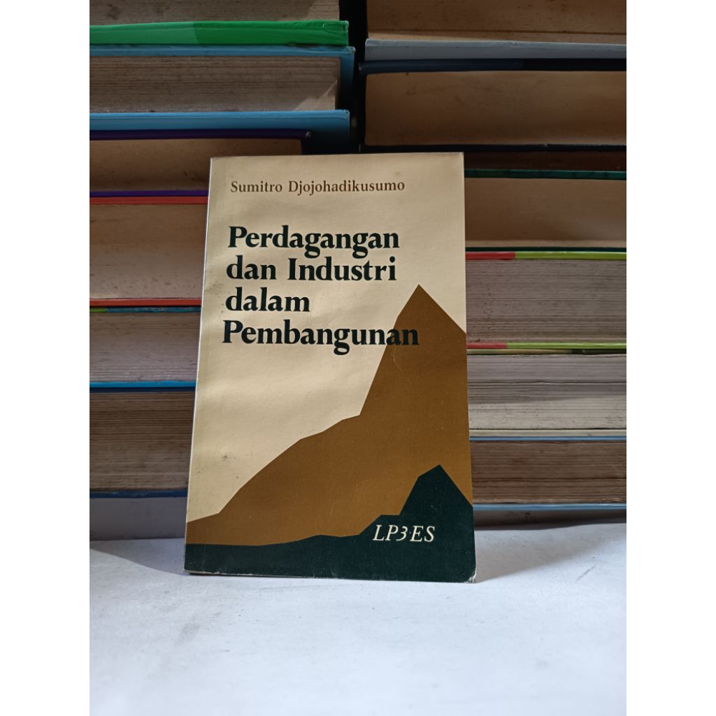PERDAGANGAN DAN INDUSTRI DALAM PEMBANGUNAN - SUMITRO