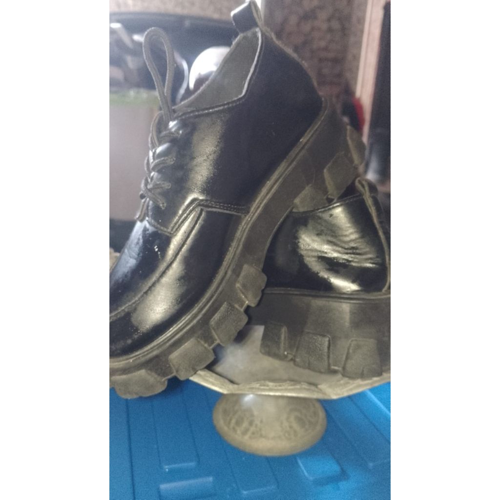Sepatu docmart ukuran 37 preloved second
