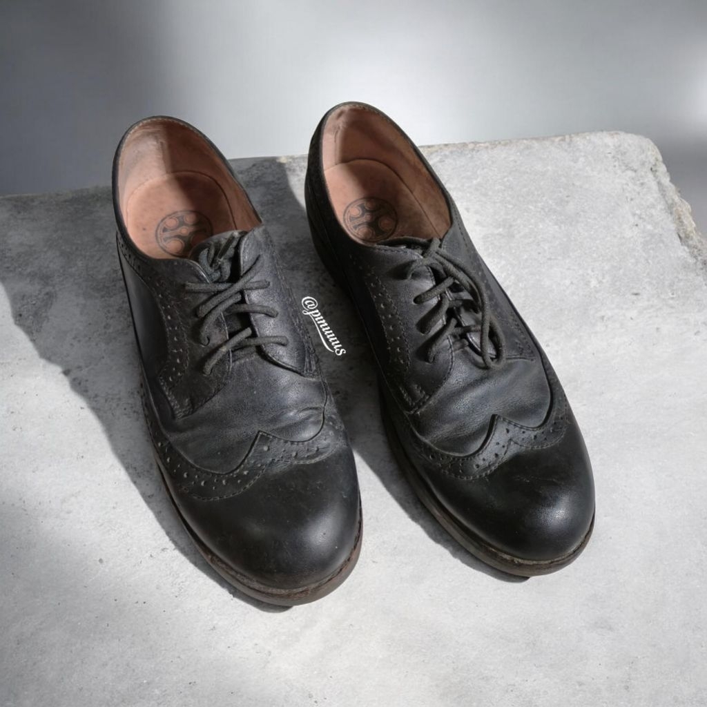 Prelovd, sepatu kulit wanita mirip docmart