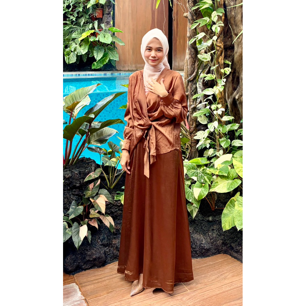 Setelan rok satin mewah elegan