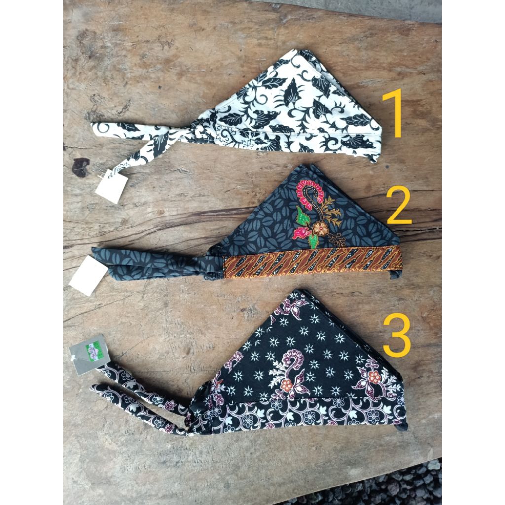 udeng anak gajah oleng khas banyuwangi