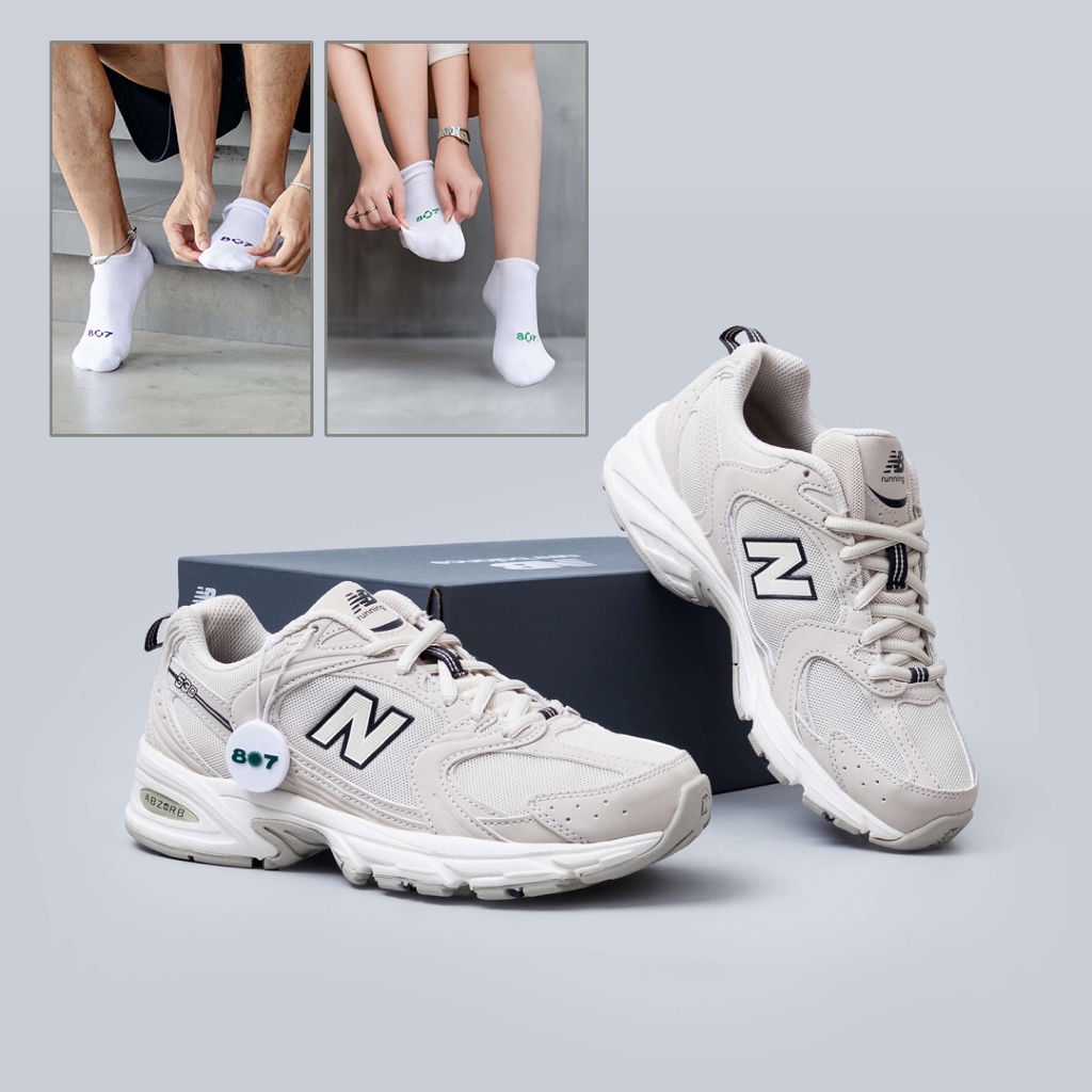 New Balance 530 Ivory Cream Dengan Kaos Kaki