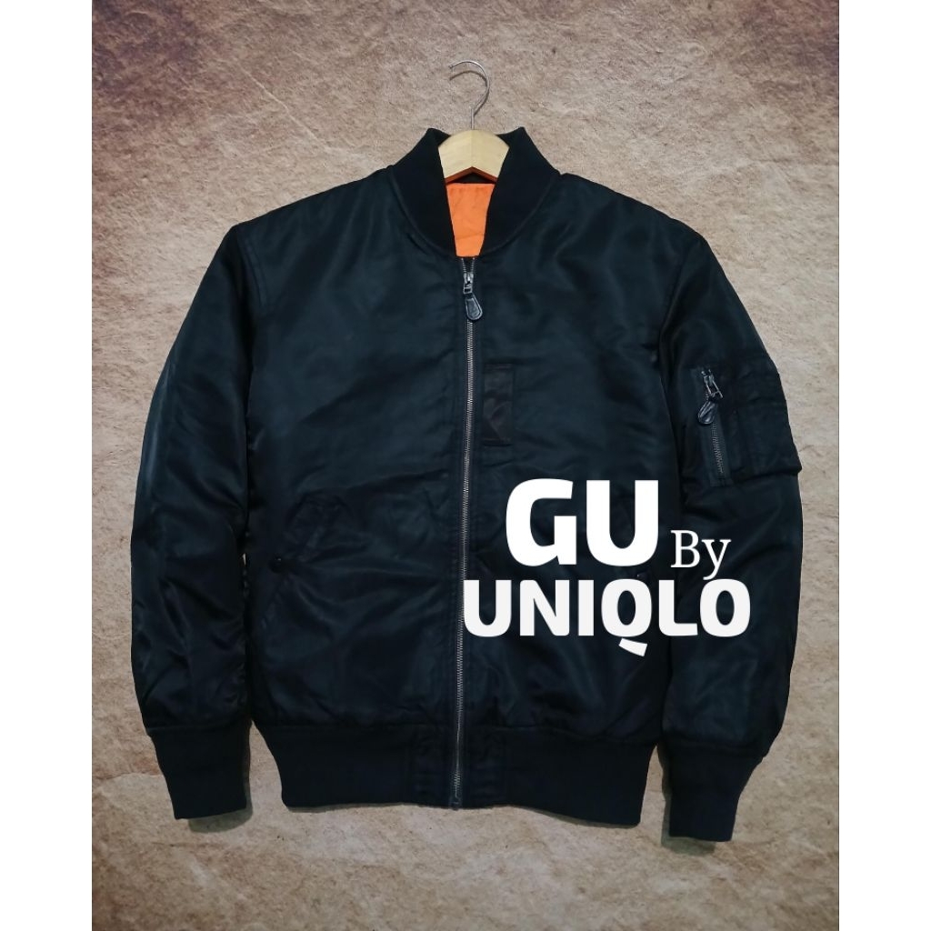 Jaket bomber GU by UNIQLO bahan tebal bekas pakai