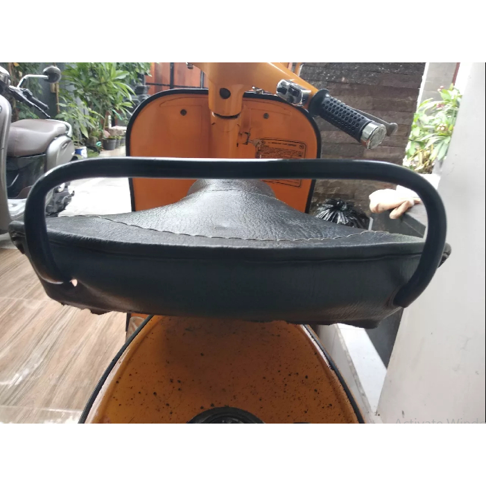 Pegangan Jok Vespa Super sprint / Handle Besi Jok Vespa px ps dll