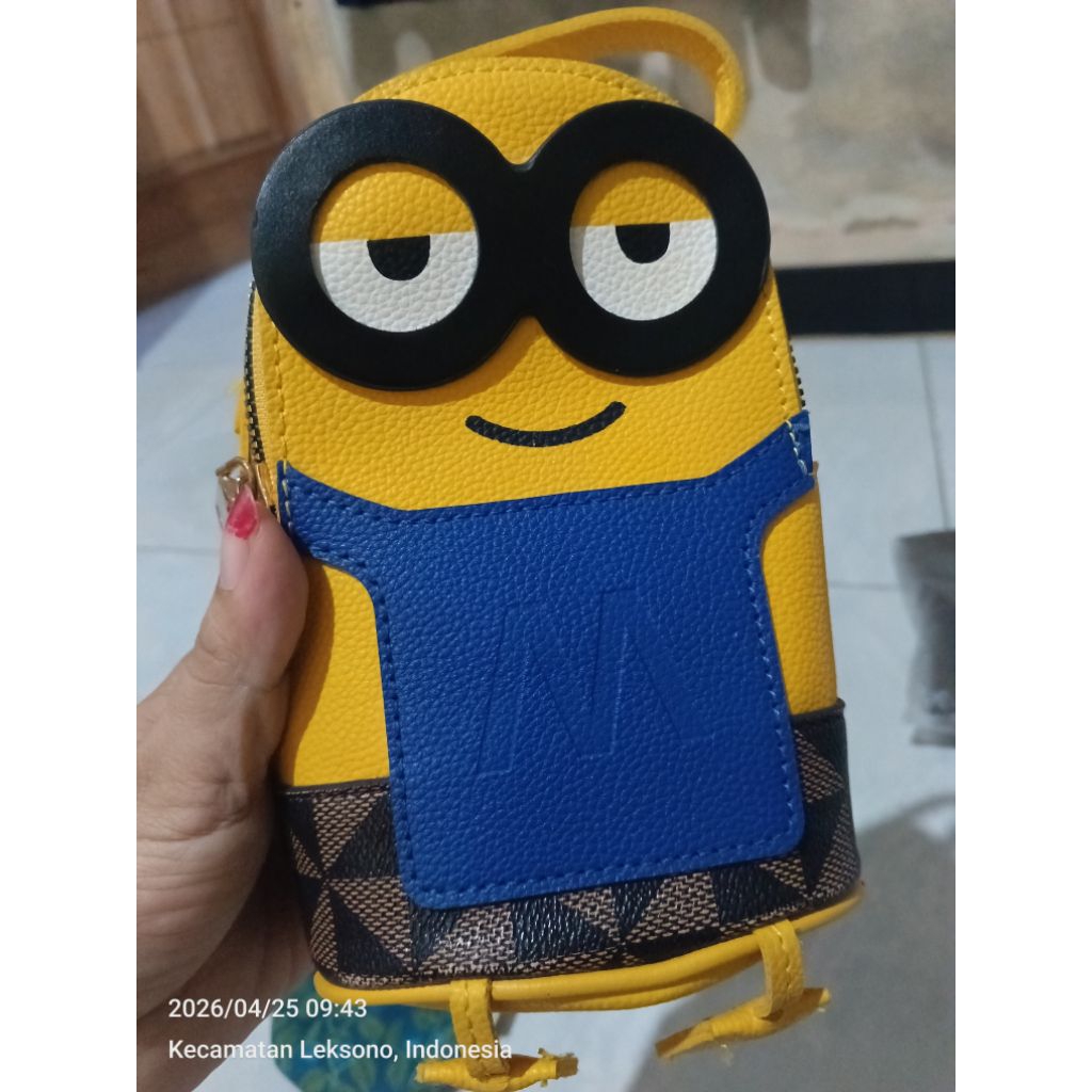 tas selempang minion