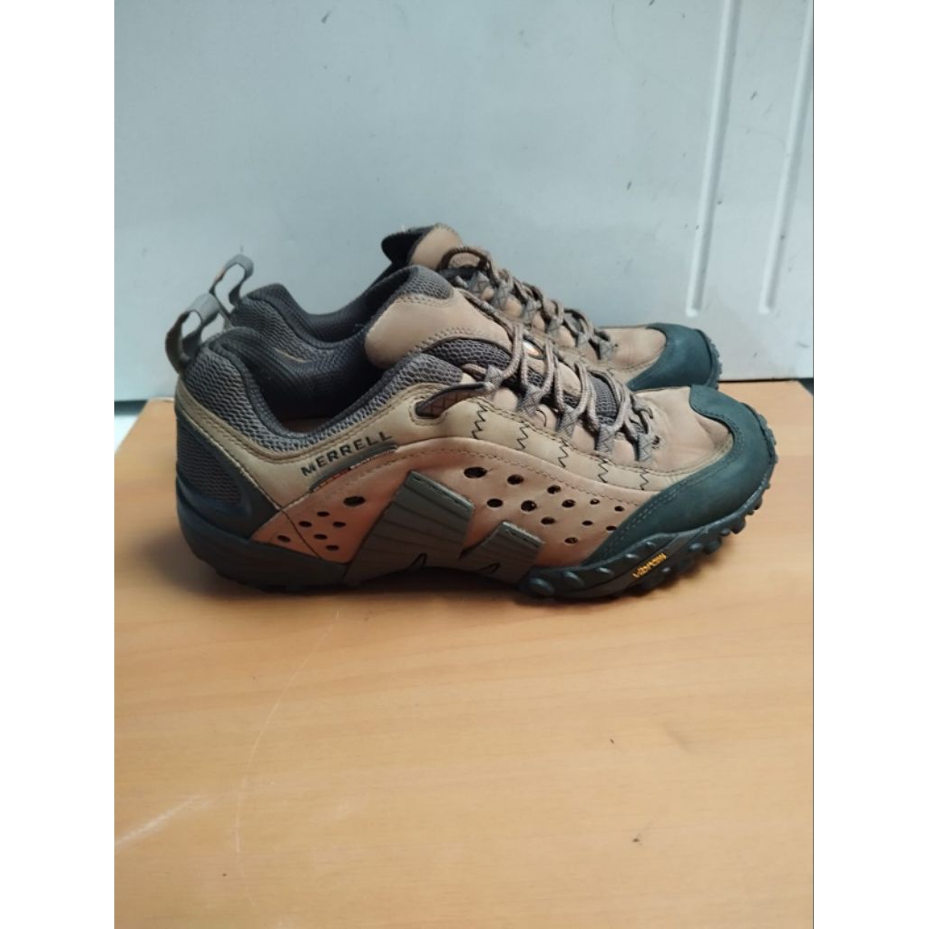 SEPATU CASUAL SNEAKERS MERRELL SIZE 43 - 42 BEKAS PRELOVED