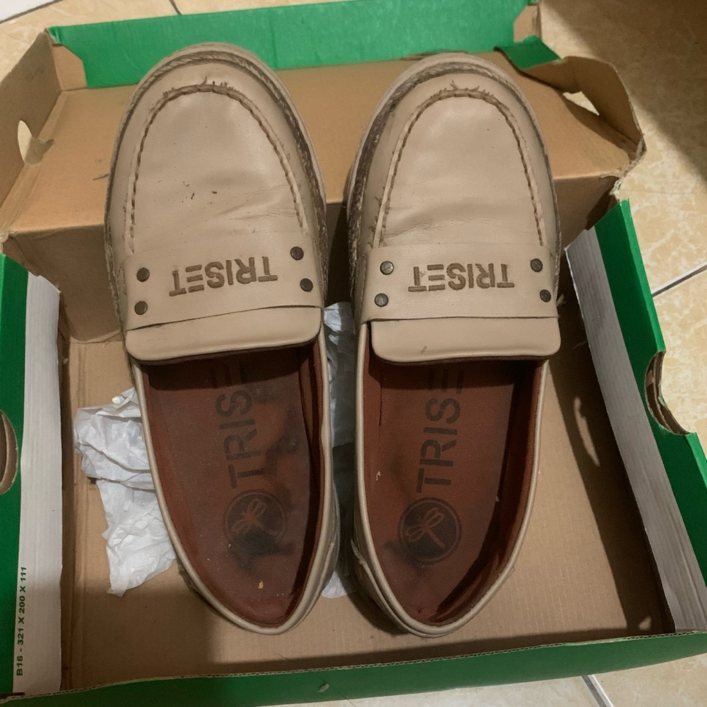 PRELOVED SEPATU WEDGES TRISET