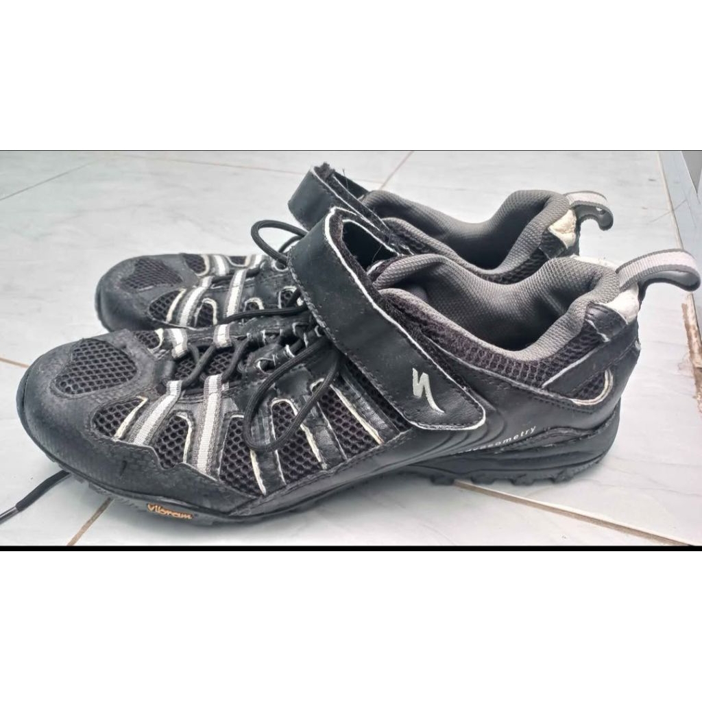 Sepatu sepeda specialized