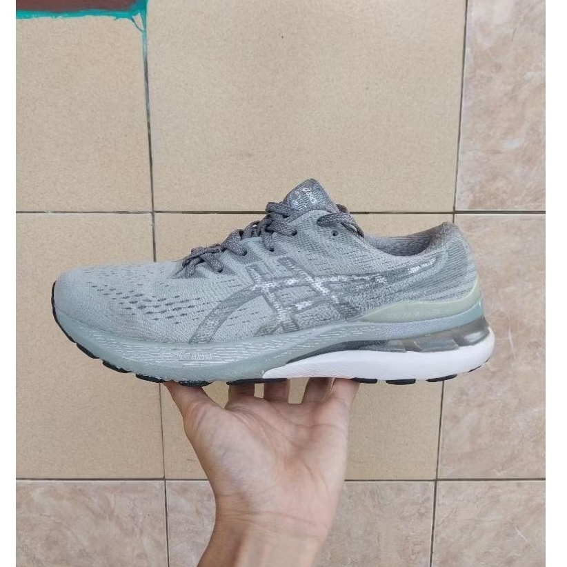 SEPATU ASICS original gel kayano28 platinum size 41,5 running voly gym badminton