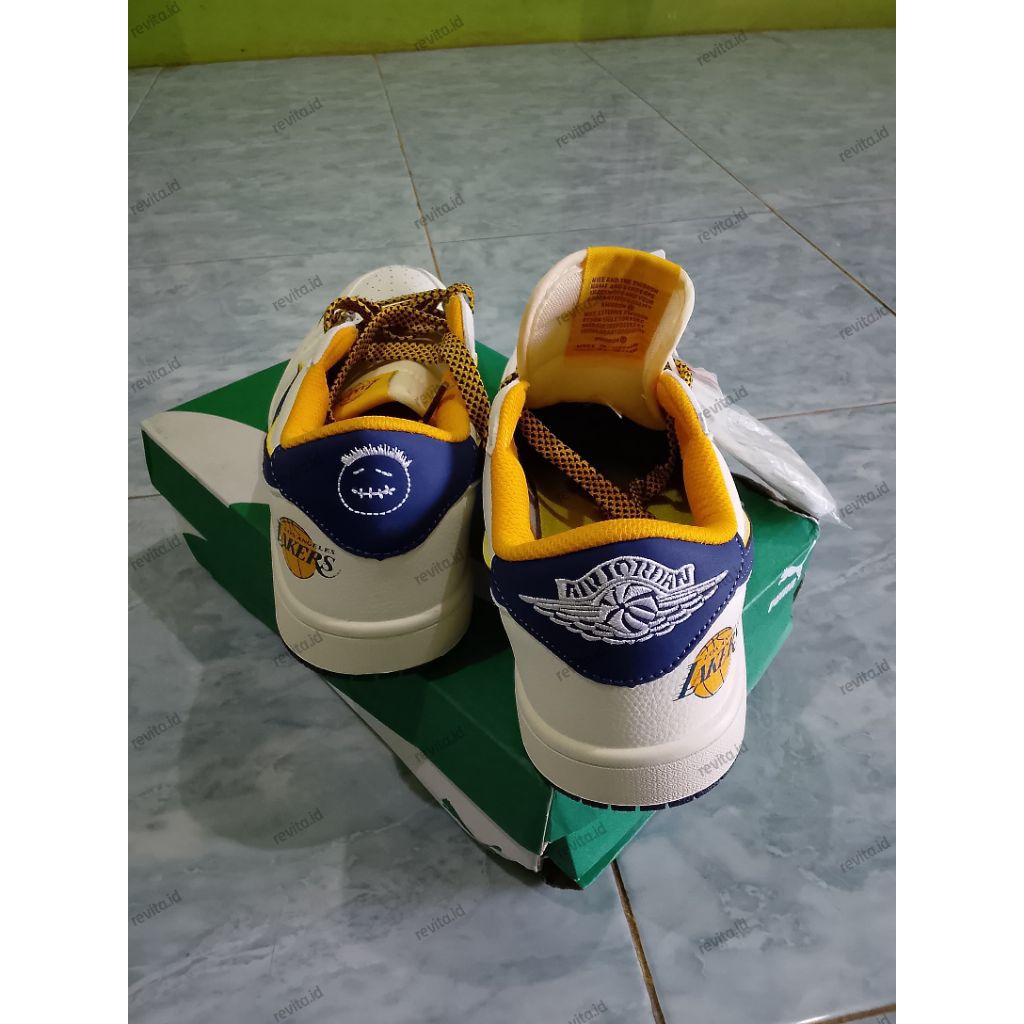 Nike Low-Top Sneakers Costume Los Angeles Lakers second preloved