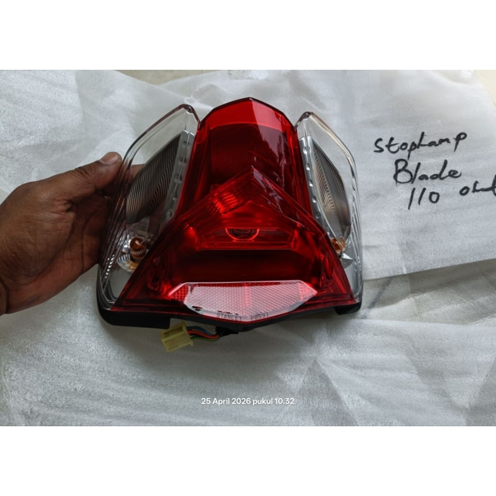 lampu belakang stoplamp Assy set Honda Blade 110 original AHM  33700 KWB 921