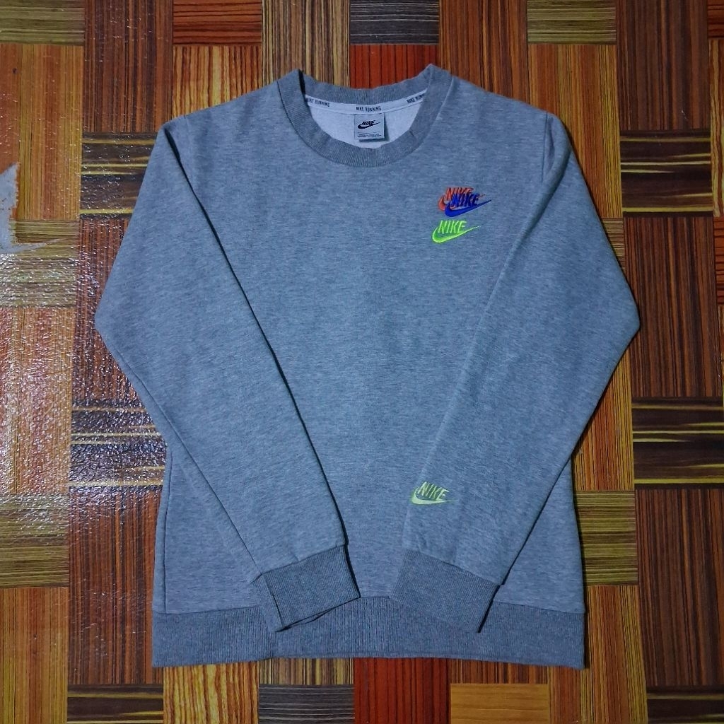 crewneck nike seven swoosh