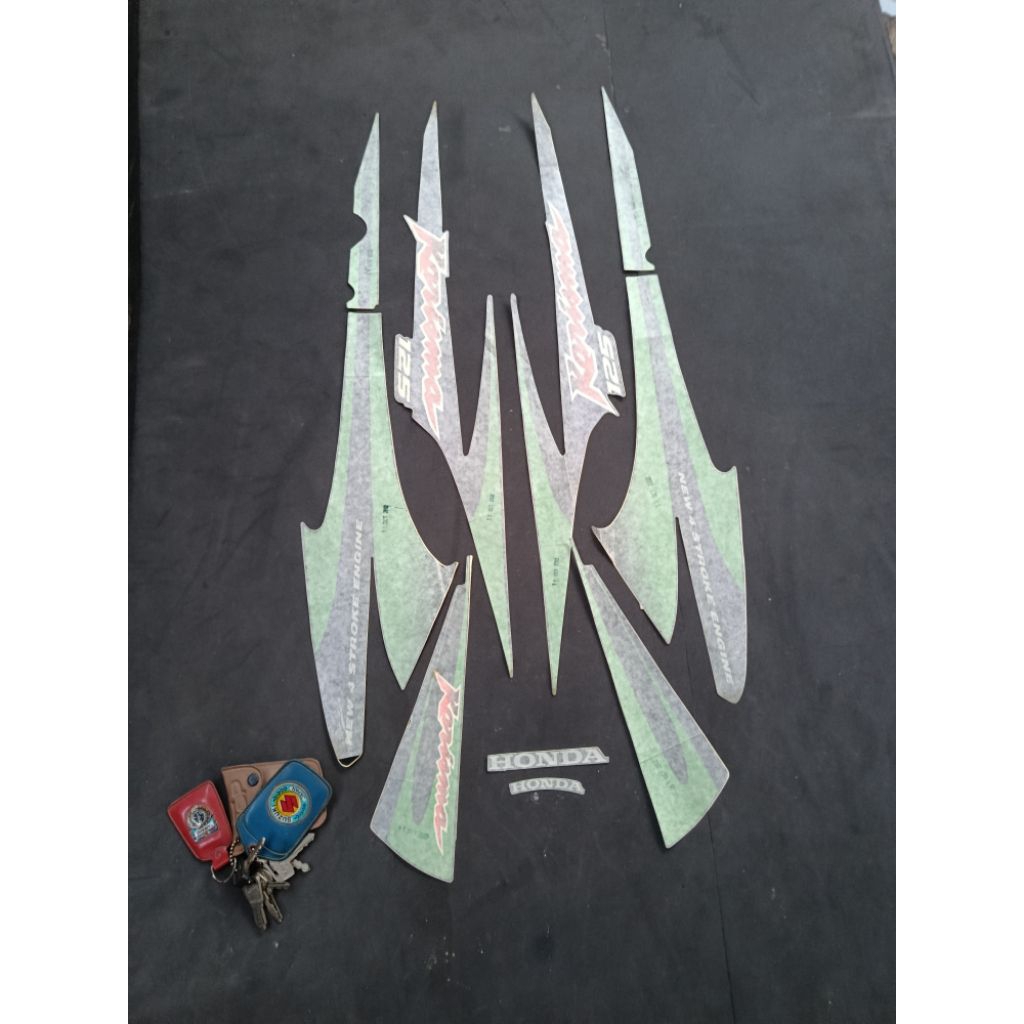 Stripping sticker honda Karisma 125