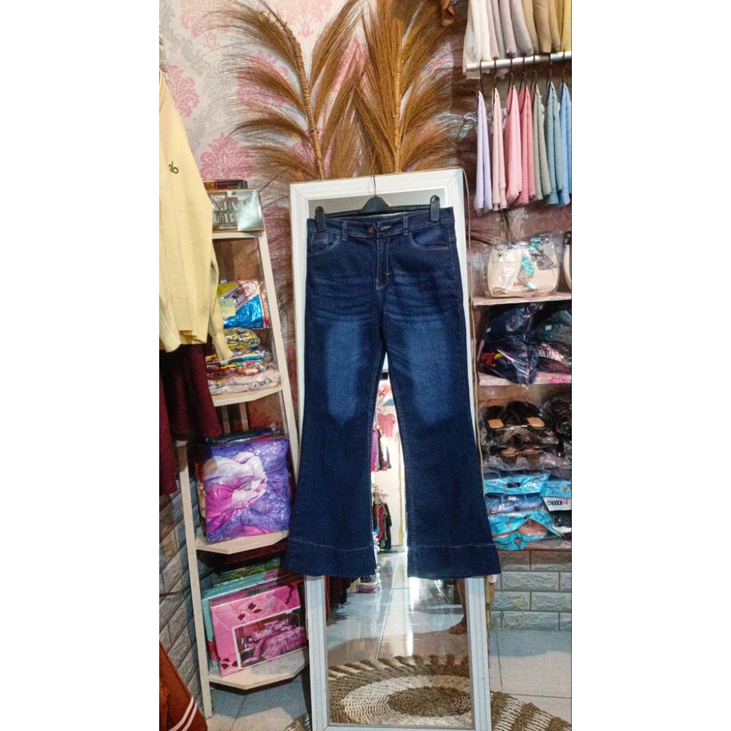Jeans cutbray lipat bawah