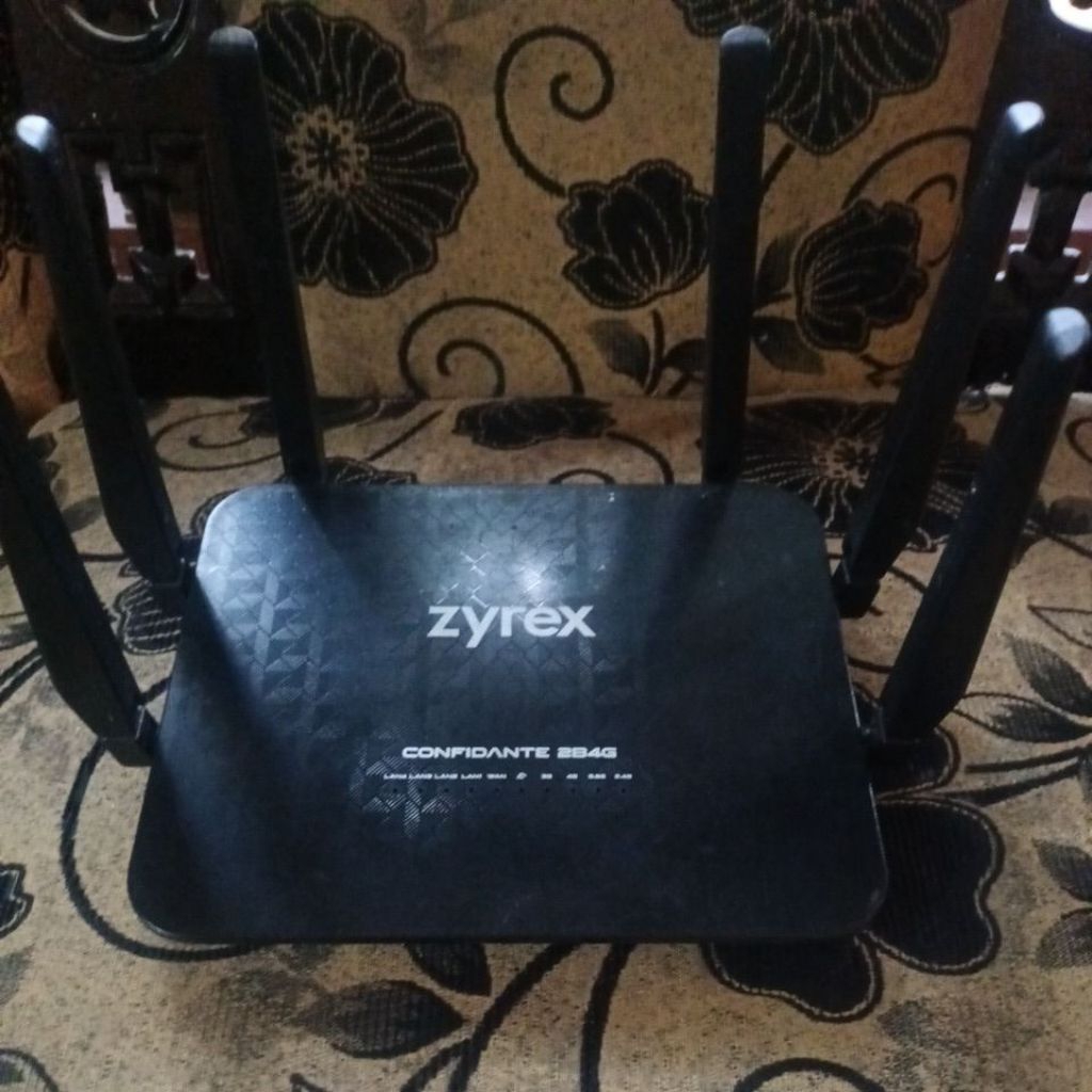 ZYREX ROUTER (2B4G) Interfaces : 2 x RJ45 Gigabit Port , 1 x WAN Port, 1 x Reset/WPS Button 1 Power 