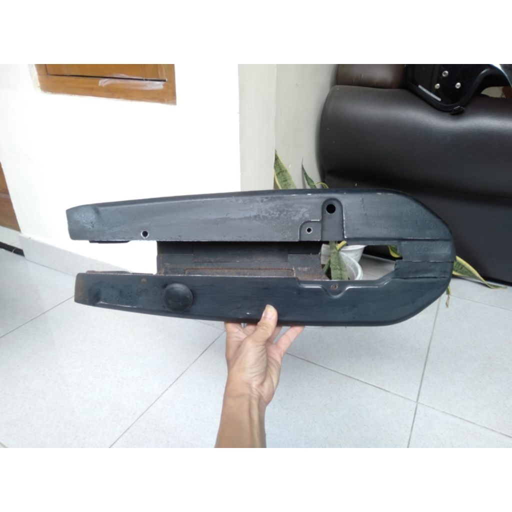 Ketengkas Chain Case Tutup Rantai Suzuki RC100 Bravo DK Spirit Original