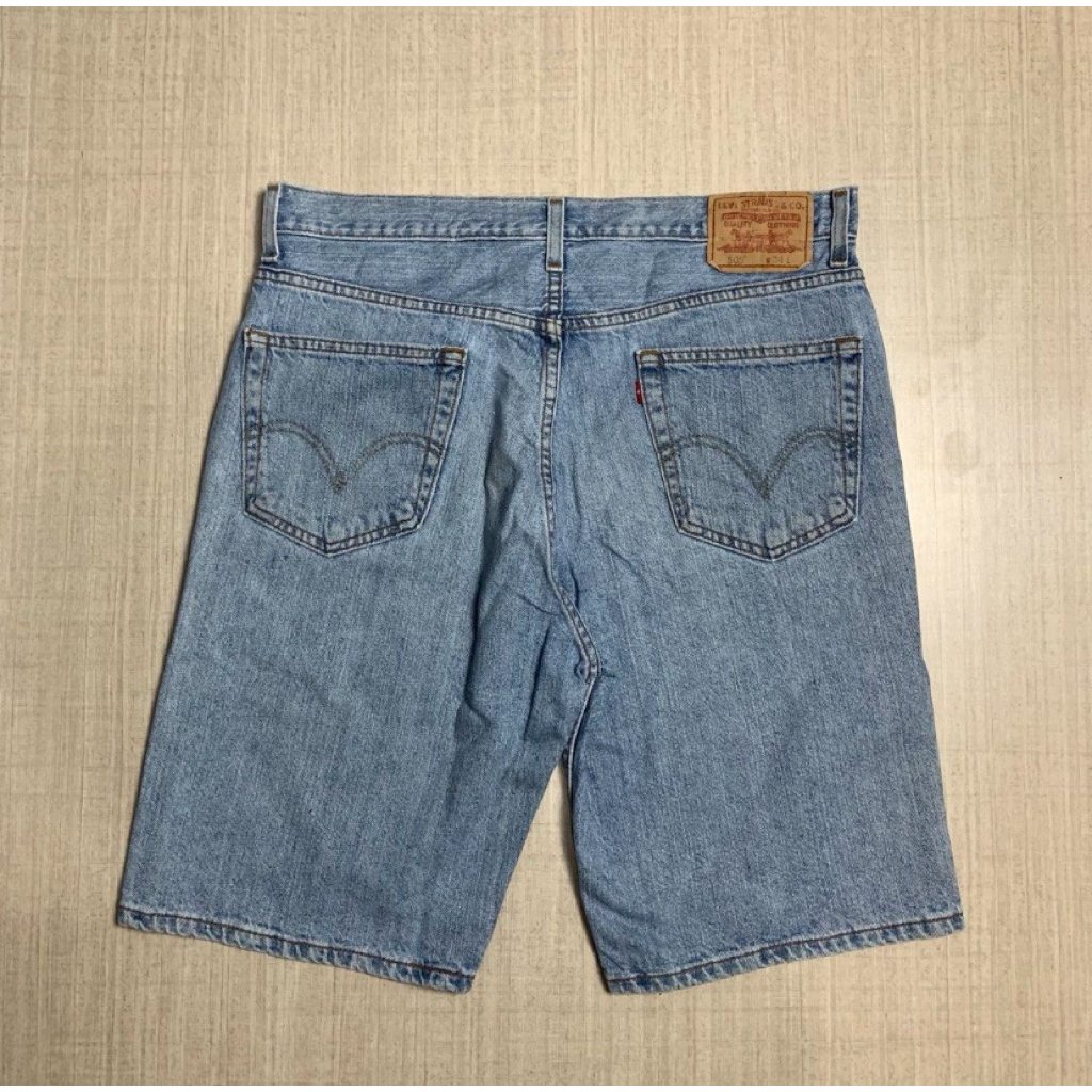 ceana pendek levis 505