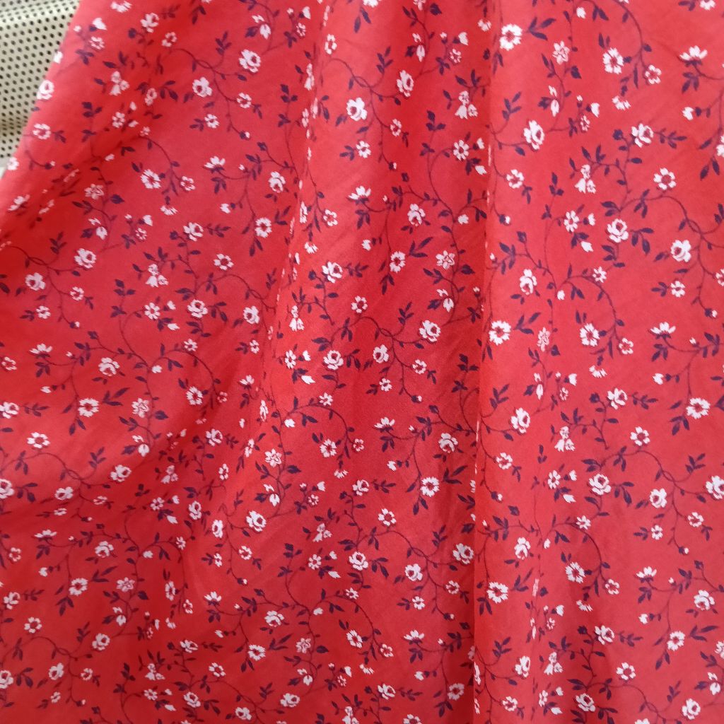 KAIN KATUN POPLINE MOTIF BUNGA WARNA DASAR MERAH