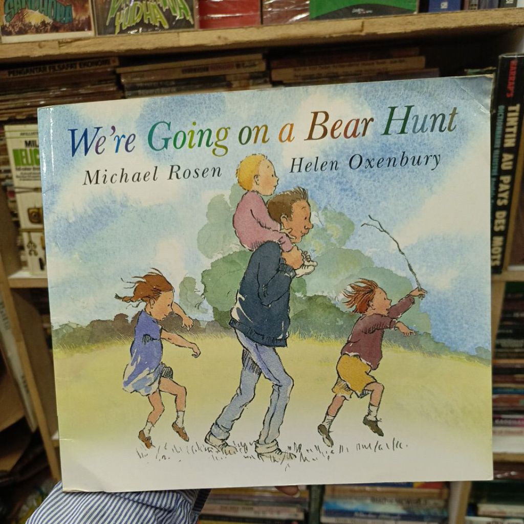 Buku Anak We're Going On a Bear Hunt