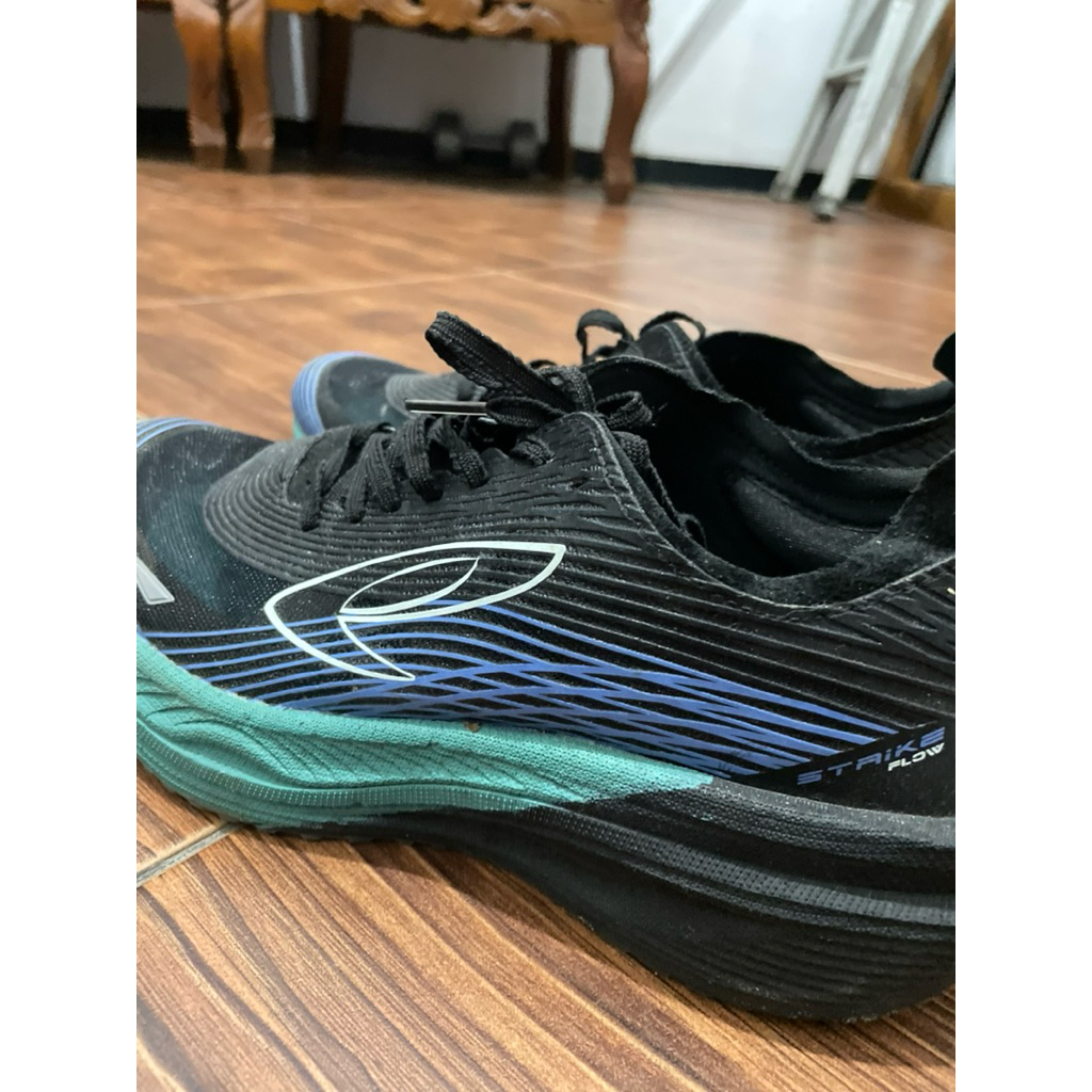 910Nineten HAZE FLOW sepatu lari size 40 unisex - Hitam/Hijau/Biru (preloved)