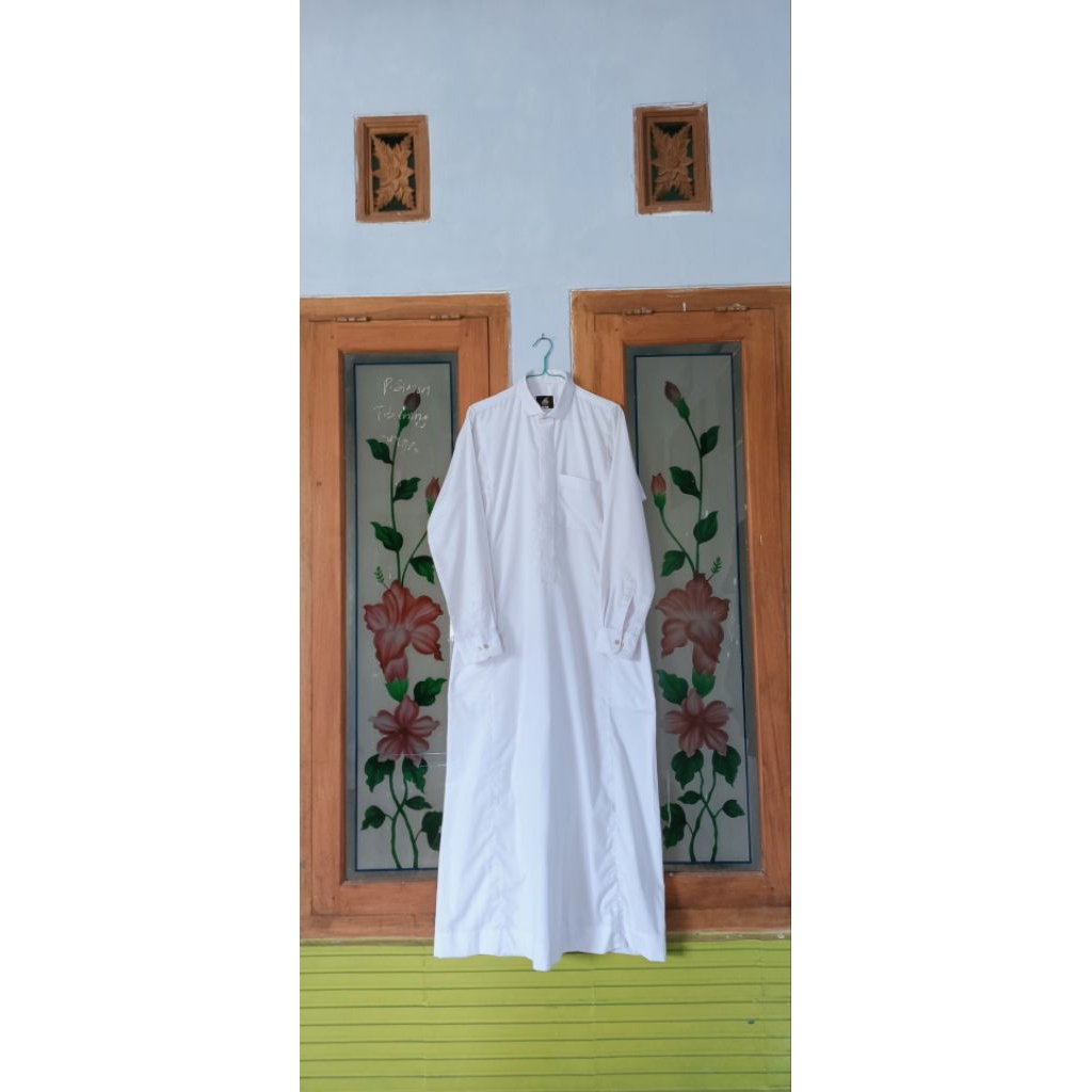 GAMIS PRIA PUTIH PL BRAND DALWA.CO