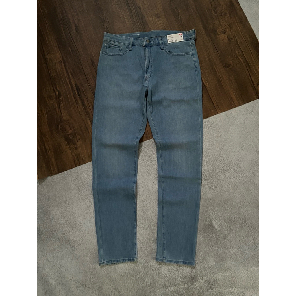 UNIQLO EZY LIGHTBLUE JEANS