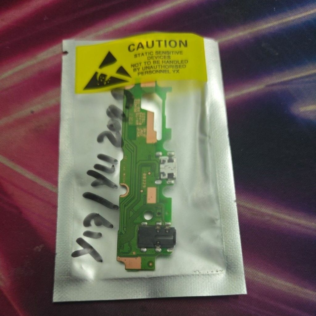 PAPAN CHARGER/ PAPAN CAS/ UI BOARD VIVO Y17 2019/Y11 2019