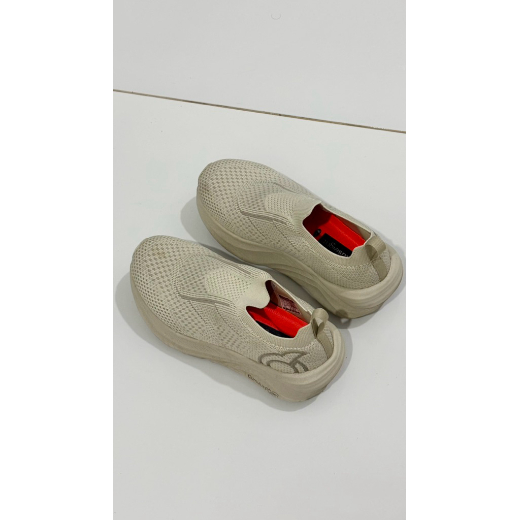 PRELOVED SEPATU RUNNING SEPATU LARI - ORTUSEIGHT ORTUS8 SIZE 38 BEIGE