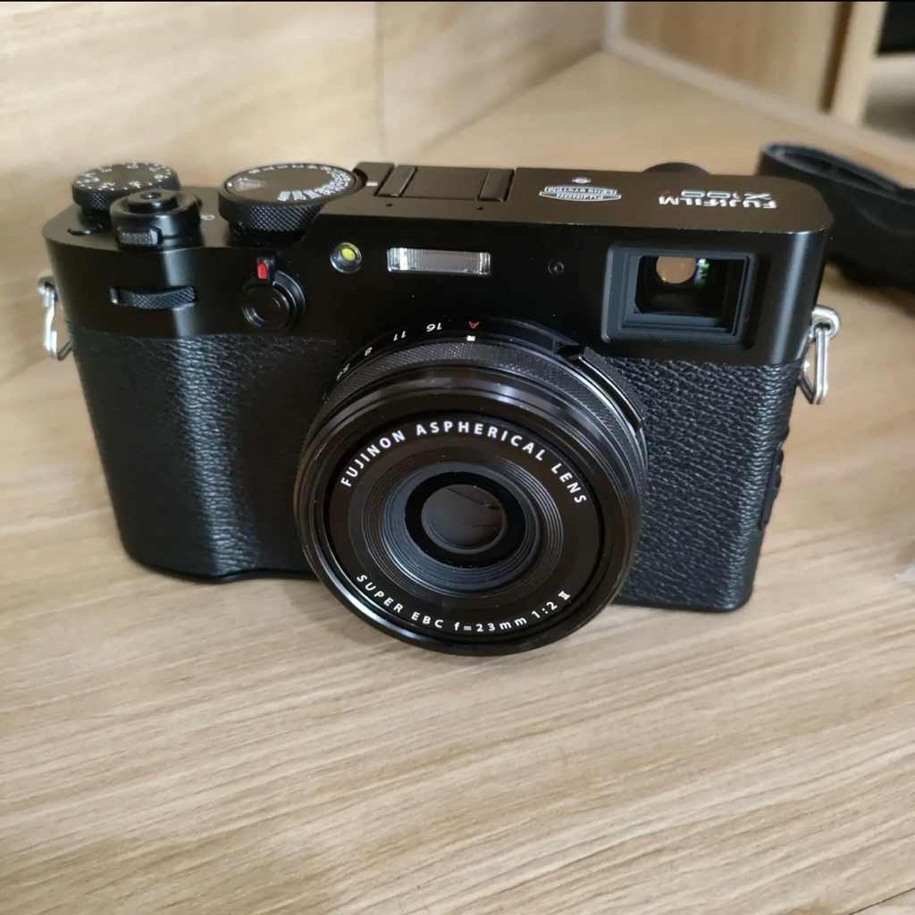Fujifilm X100 V