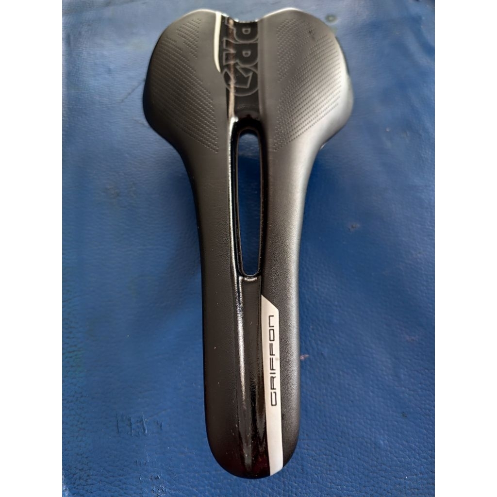 Sadel PRO GRIFFON CARBON