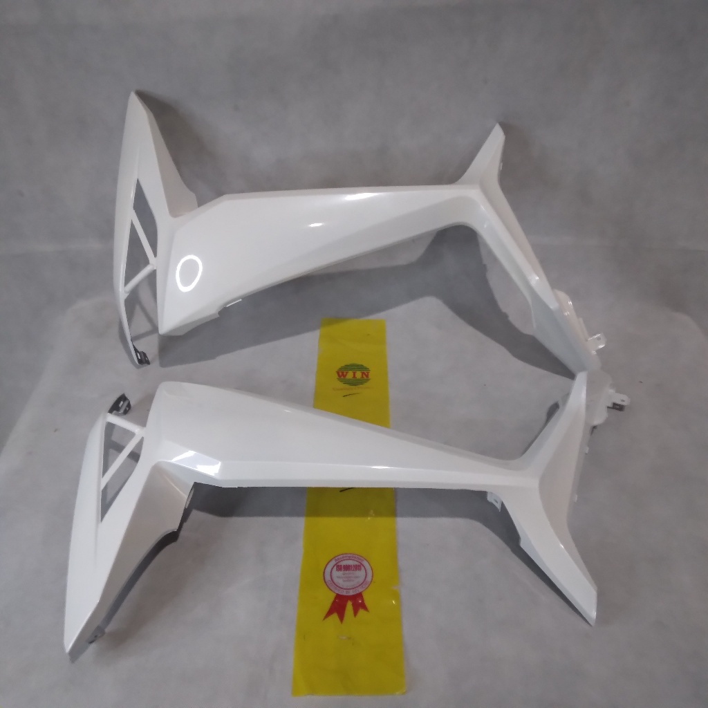 Sayap Legshield Luar Honda Supra X125 FI 2014 Putih Merek WIN / Dek Sayap Samping Supra 125 FI 2014