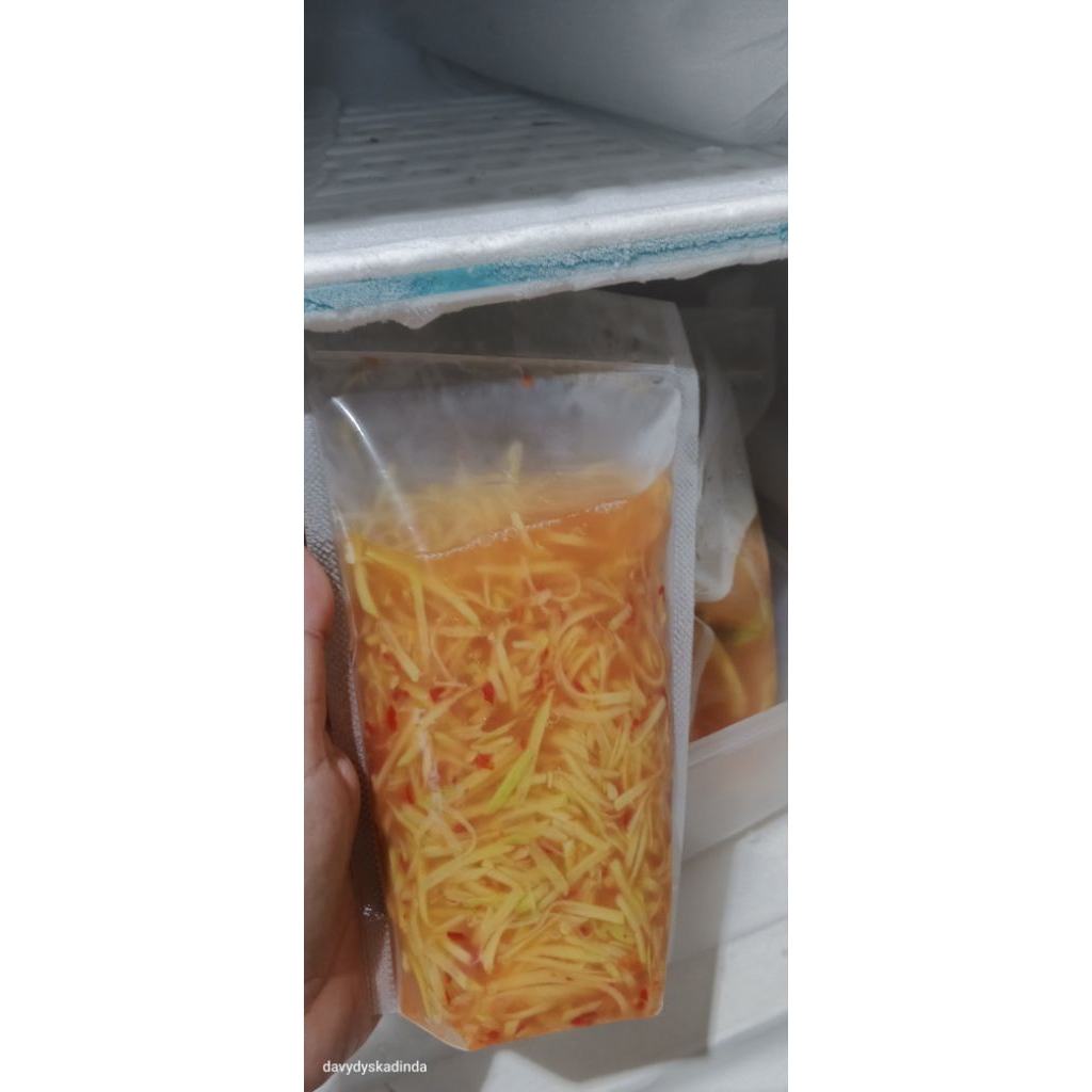 Asinan mangga serut