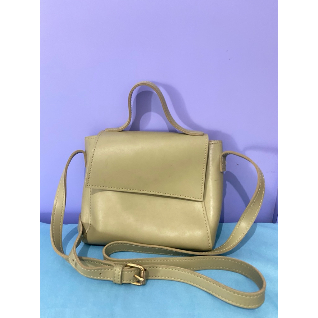 Preloved Tas Selempang Sage Green