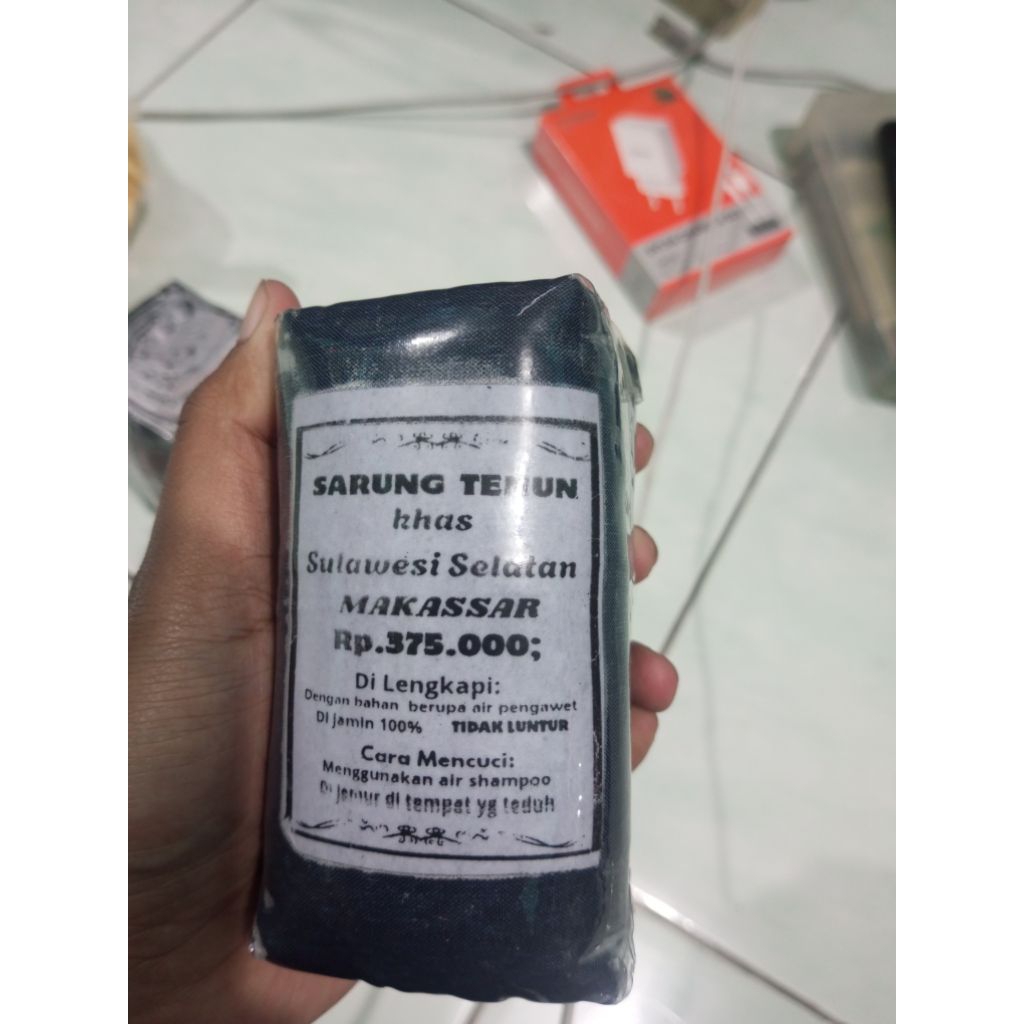 SARUNG TENUN KHAS SULAWESI SELATAN