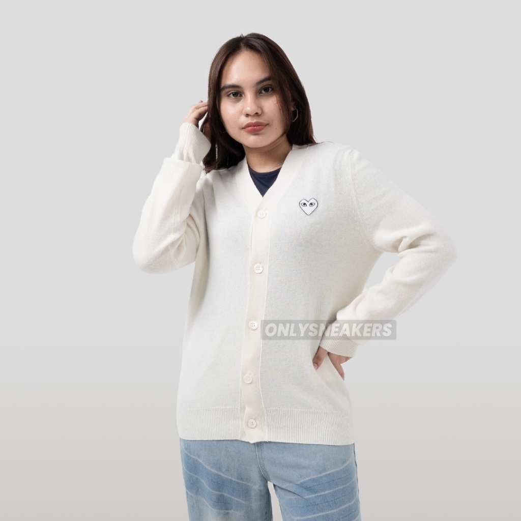 CDG PLAY WHITE HEART KNIT CARDIGAN SWEATER WHITE