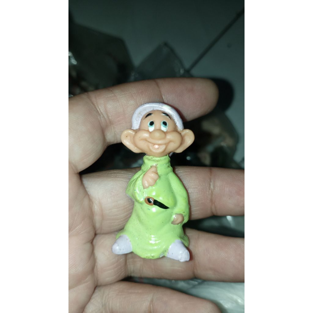 figure dopey kurcaci dwarf snow white putri salju