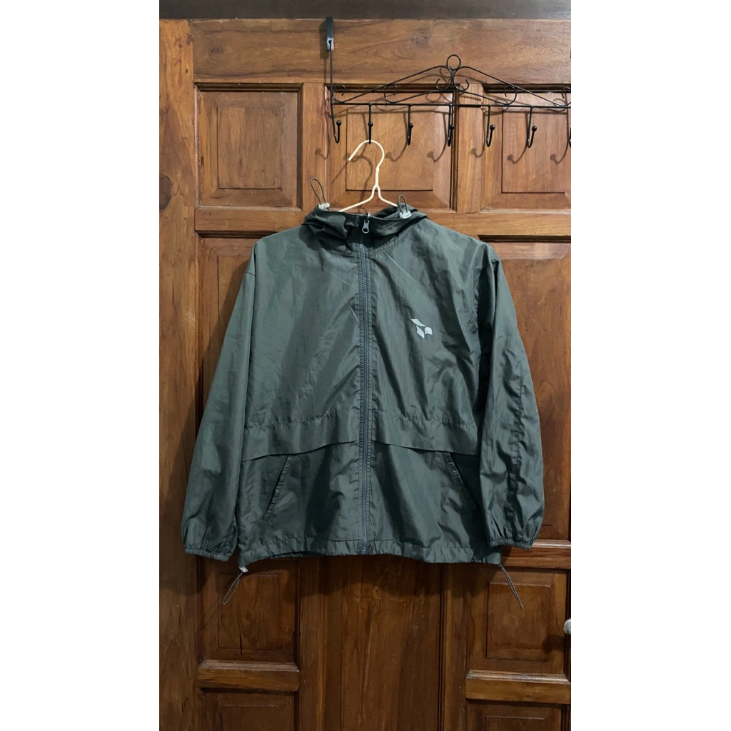 (preloved) JAKET OLAHRAGA