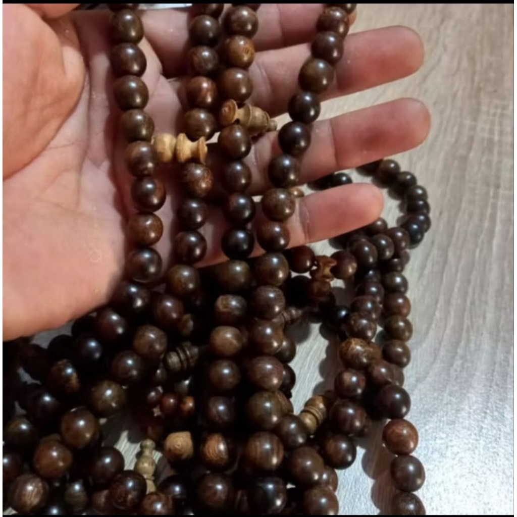 tasbih kayu gaharu hitam Kalimantan grade A++ 10mm 99butir tasbih kayu gaharu wangi