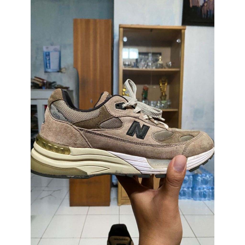 sepatu nb 992 x jjjound brown (size 40)
