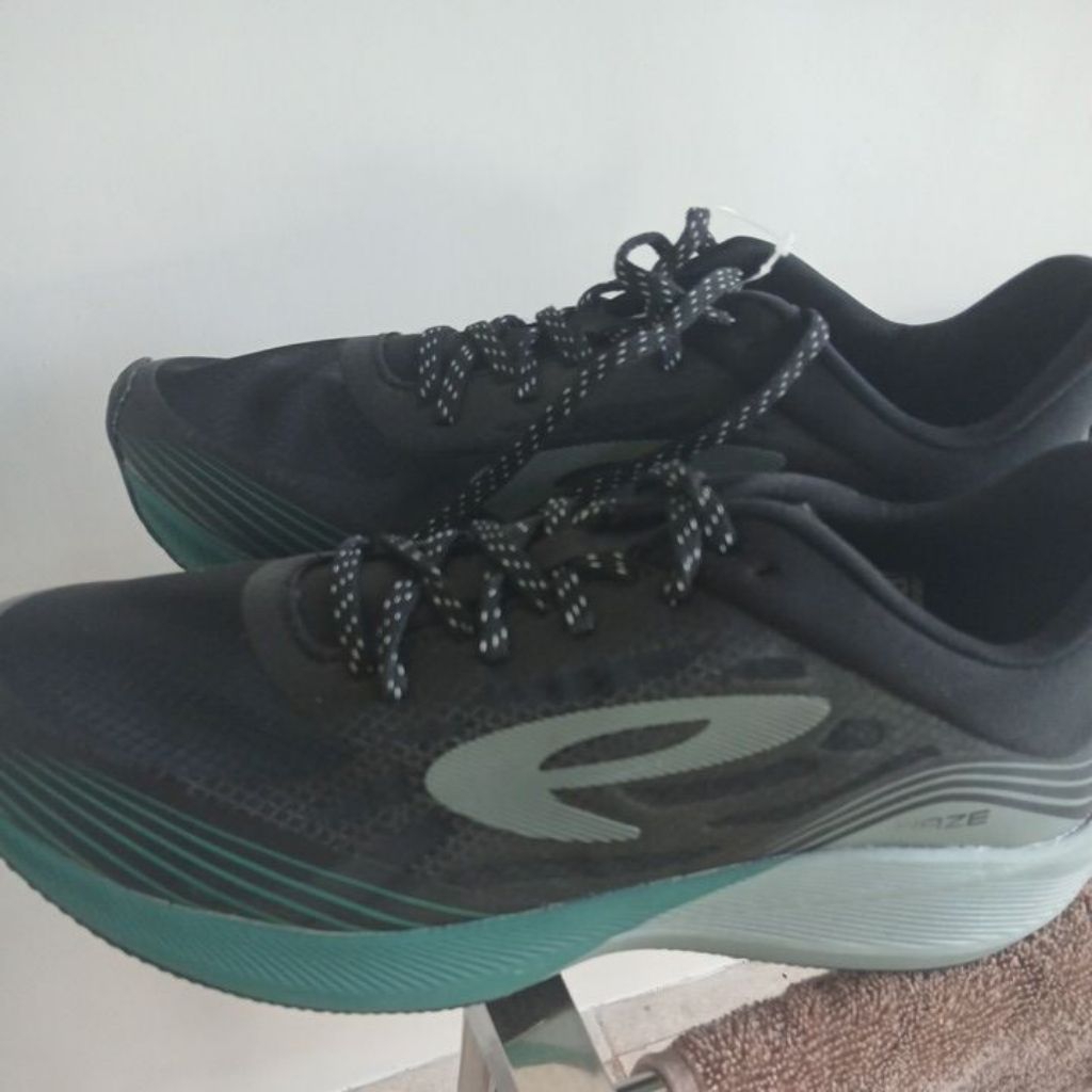910 Nineten Haze Sepatu Lari Original ukuran 42