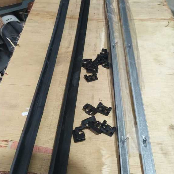 Pelipit Kaca Mobil Suzuki Carry Set 2pcs Plus Kancing