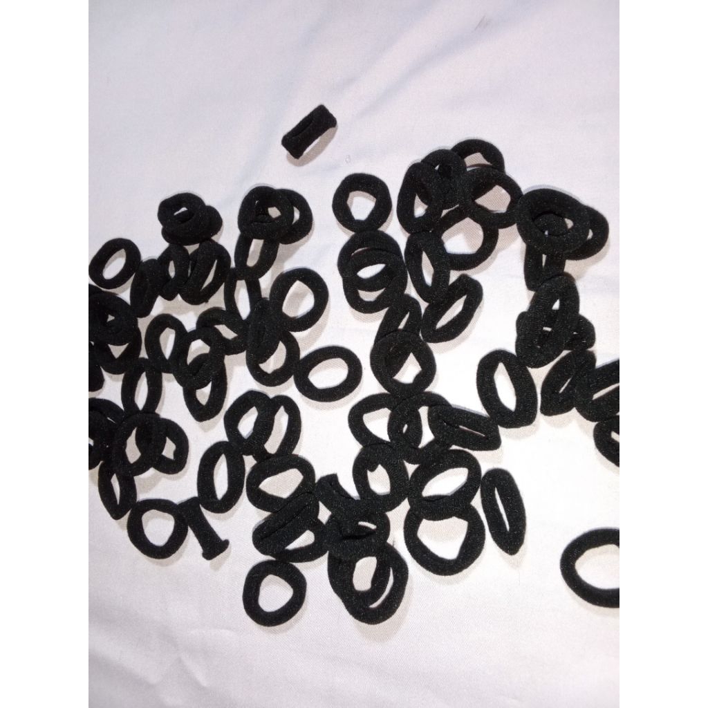 cuanntik    ikat rambut mini hitam.ikat rambut anak.ikat rambut remaja.ikat rambut wanita atau pria.