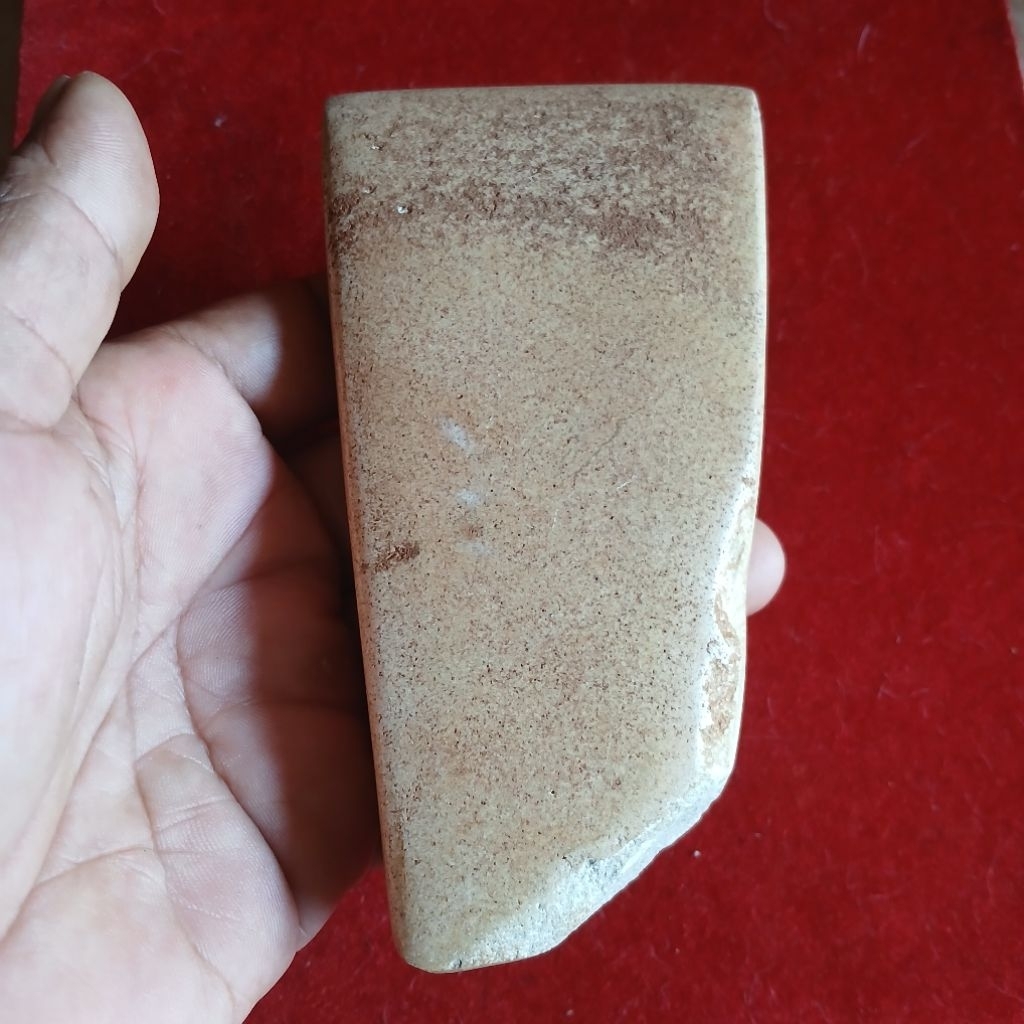 Koleksi Temuan Sungai Kapak Batu Pra Sejarah