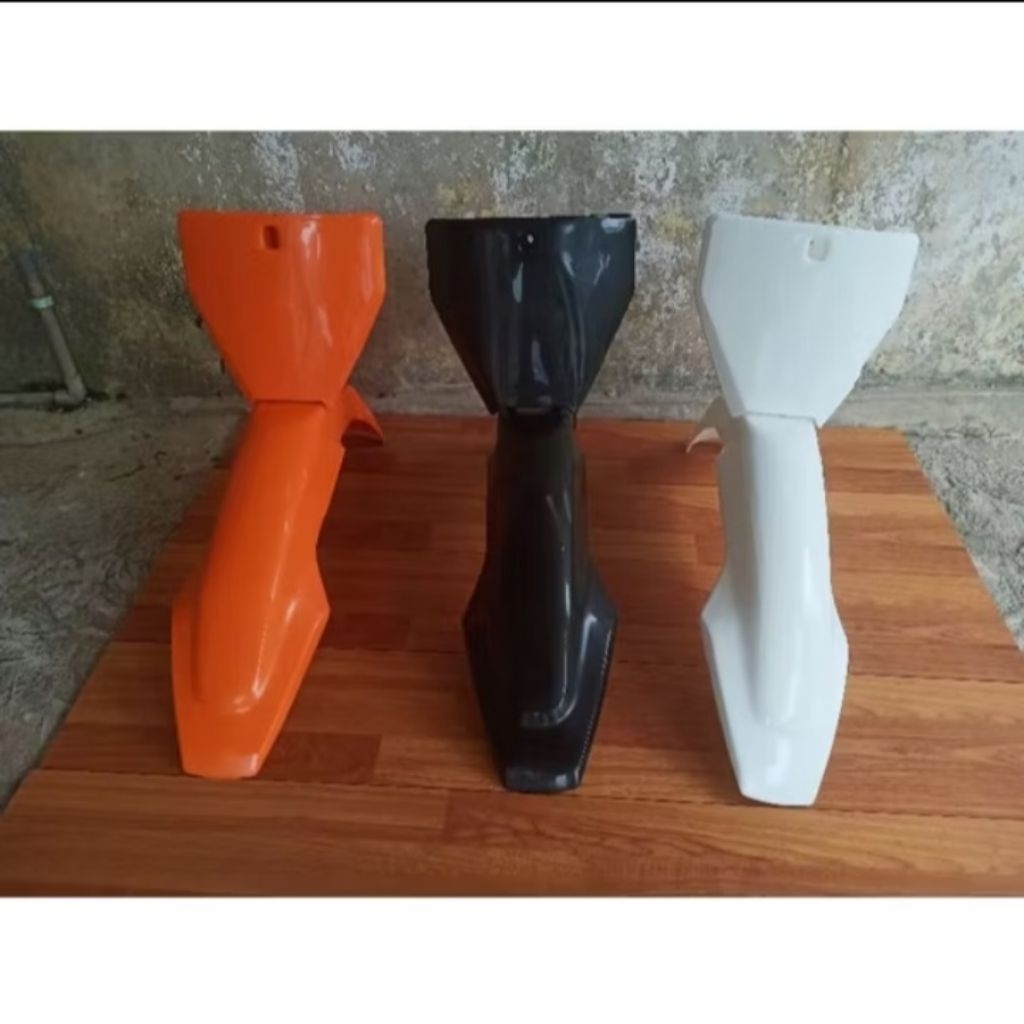 SET COVER BODY 2 ITEM SPAKBOR DEPAN HUSQVARNA DAN PAPAN NOMER HUSQVARNA TRAIL SUPERMOTO MOTOCROSS