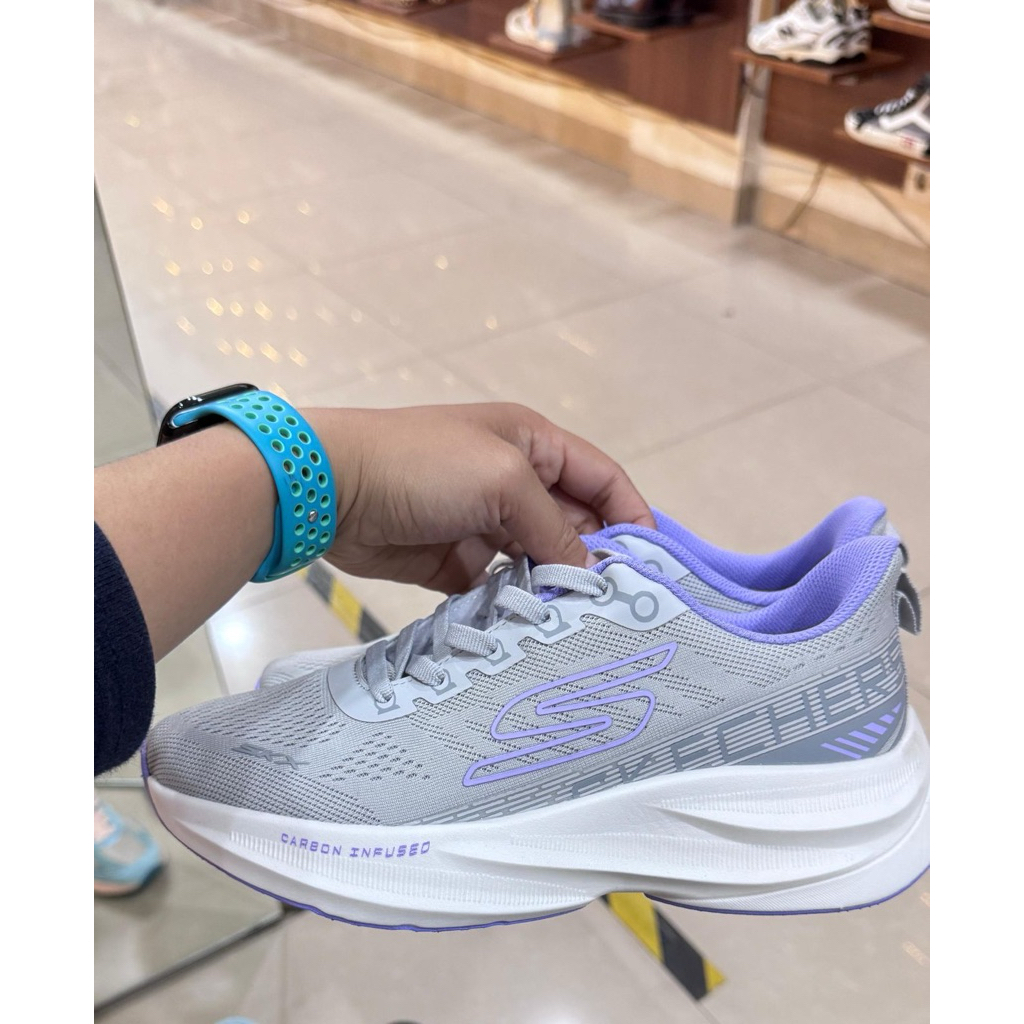 Skechers Air Cooled Arch Fit