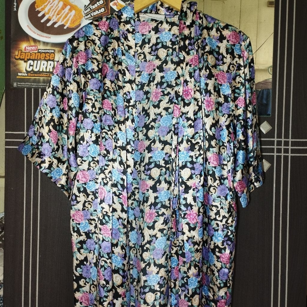 KIMONO SATIN AUSSIE GIVONI MOTIF BUNGA ABSTRAK