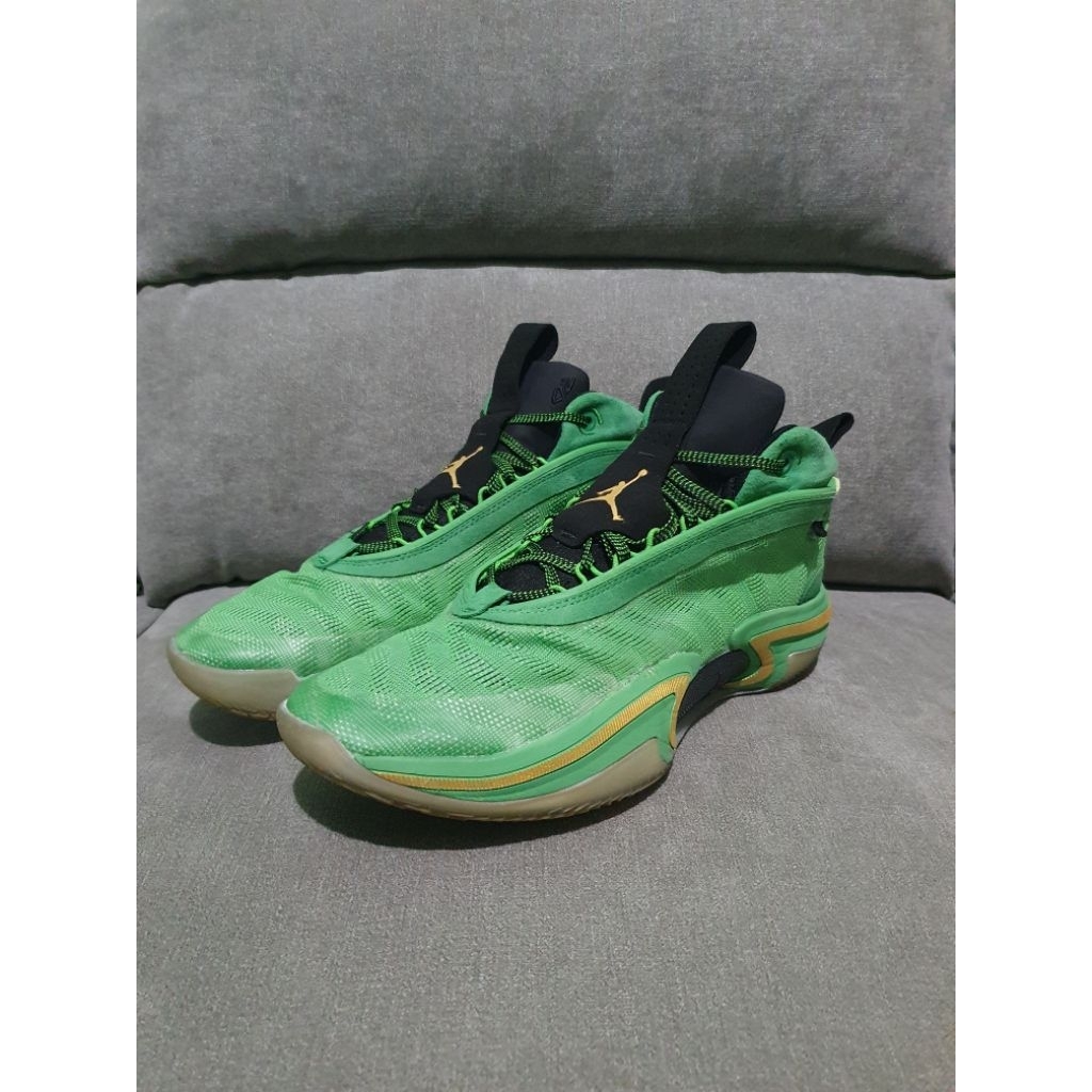Sepatu Basket Second (Size 45)