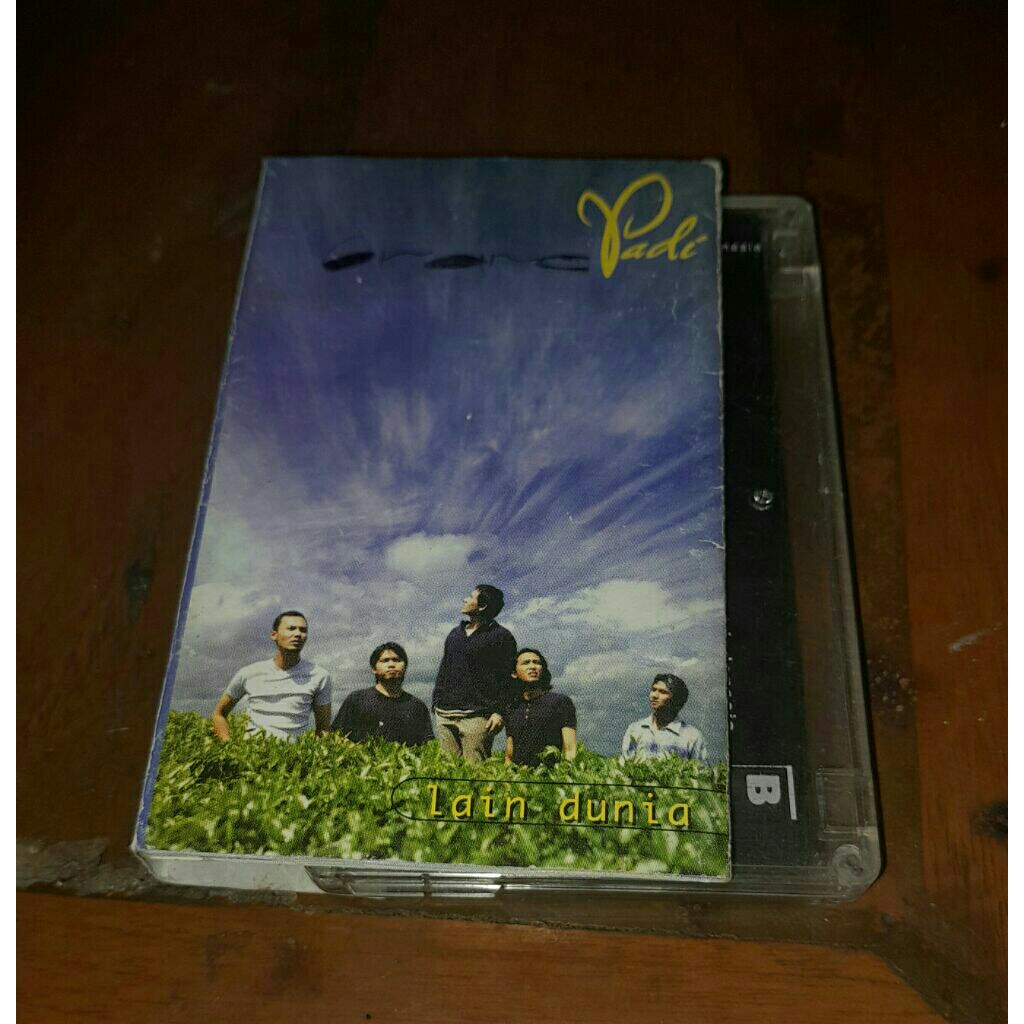 Kaset pita Padi lain dunia